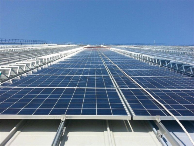 Sistema de estanterías solares para techos