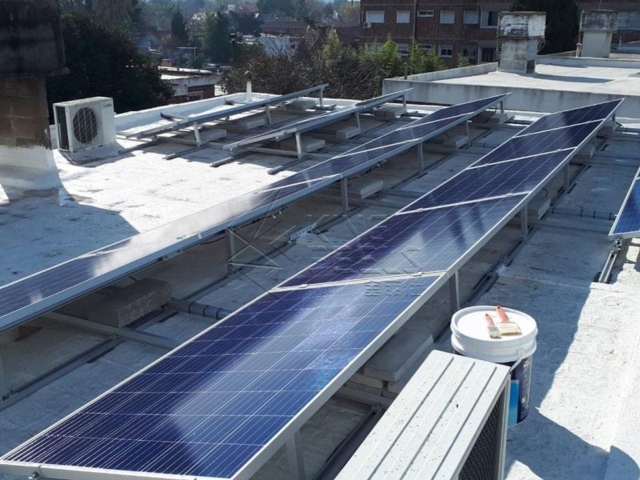 Montaje de panel solar de techo plano con inclinación ajustable