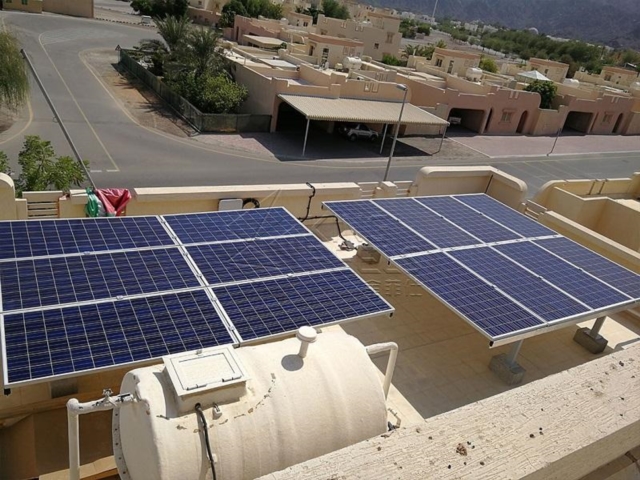 Sistema de montaje y bastidor en techo de paneles solares