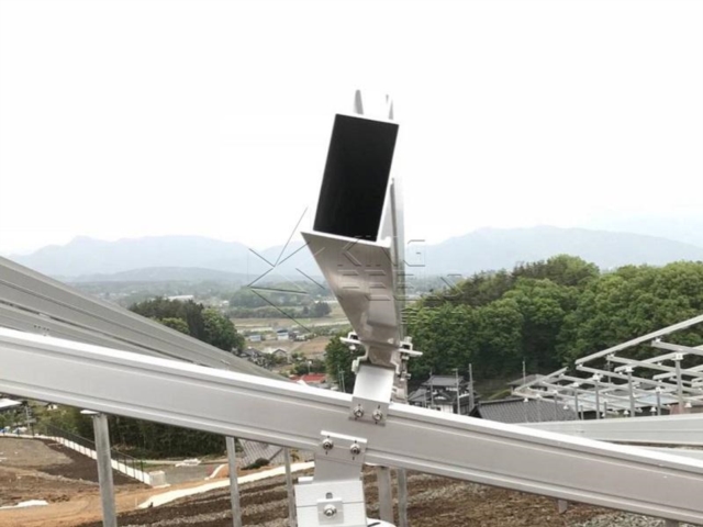 Sistema de montaje en suelo con pendiente de riel de montaje en poste de panel solar