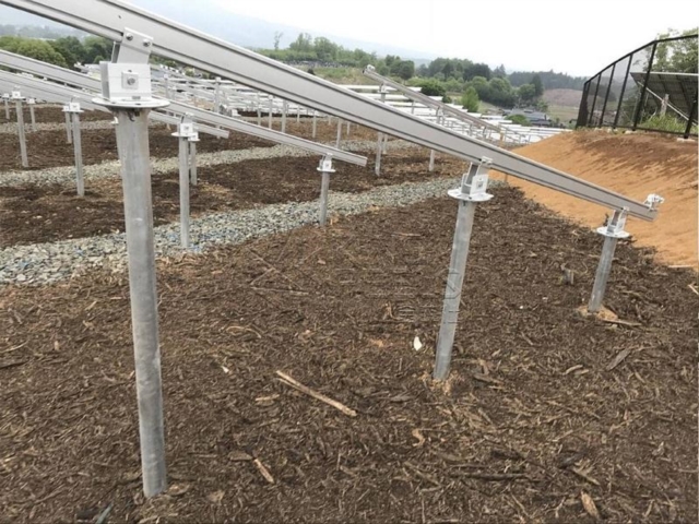 Sistema de montaje en suelo con pendiente de riel de montaje en poste de panel solar