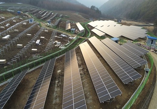 panel solar montaje en tierra estructura solar tornillo de tierra corea 2.18MW
