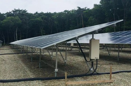 
     Estructura de suelo de aluminio solar con instalación de inversor
    